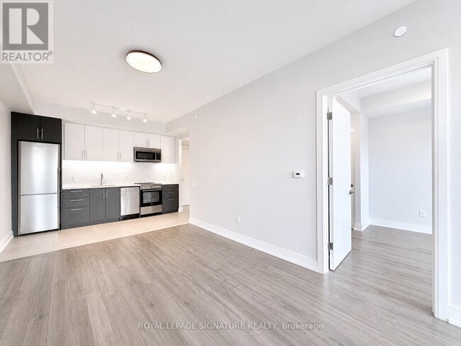 Building Photo - 2525 Bathurst St