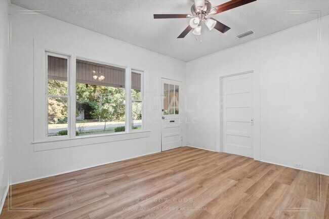Building Photo - Updated 3 Bed 1 Bath with Large Fenced Yard
