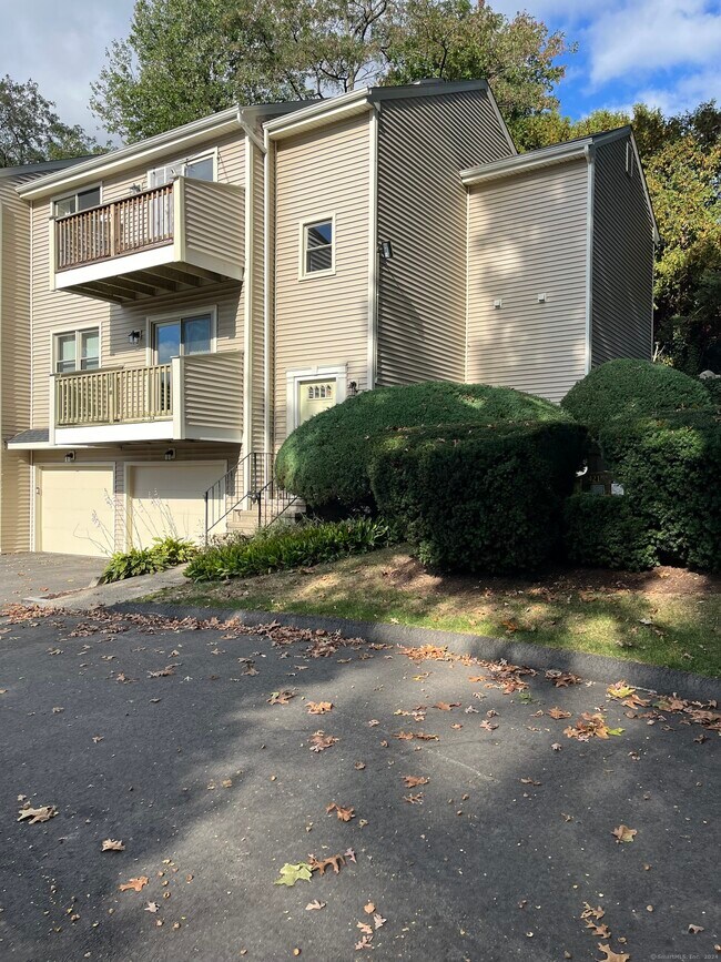 Building Photo - 495 Glendale Ave