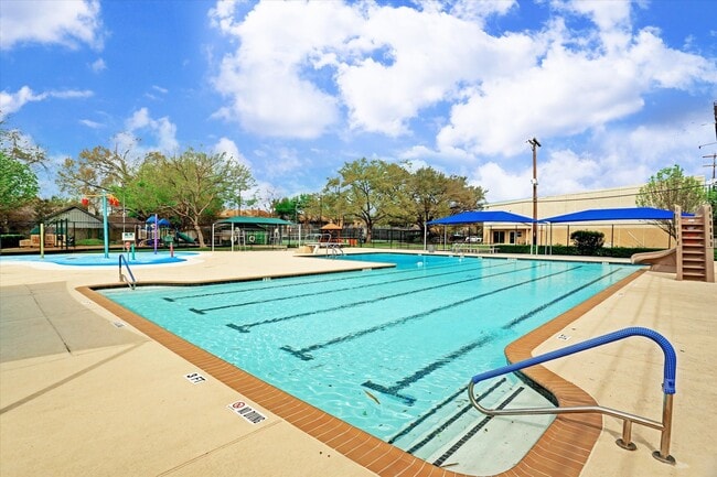 Foto del edificio - 10607 Longmont Dr
