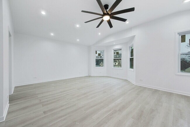 Foto del edificio - 629 N Lockwood Ave