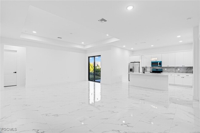 Foto del edificio - 2221 Tropicana Parkway W