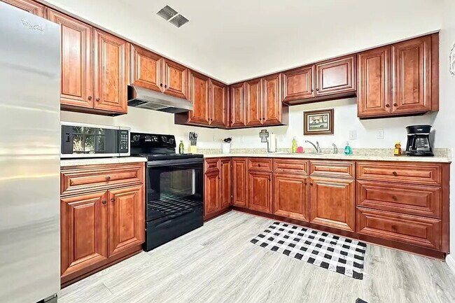 Foto del edificio - Available May 4 | Furnished or Unfurnished Options | 2 Bed / 2 Bath + Garage