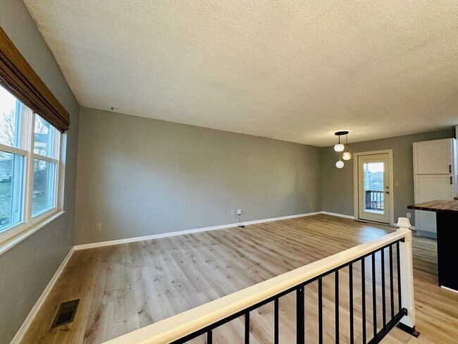 Foto del edificio - Stunning West Knoxville Transformation | Designer Kitchen & Smart Home Features