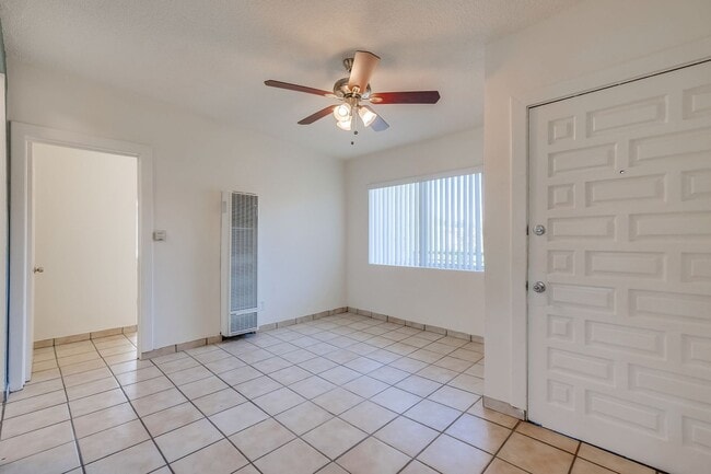 Building Photo - 2431 S Ridgeley Dr
