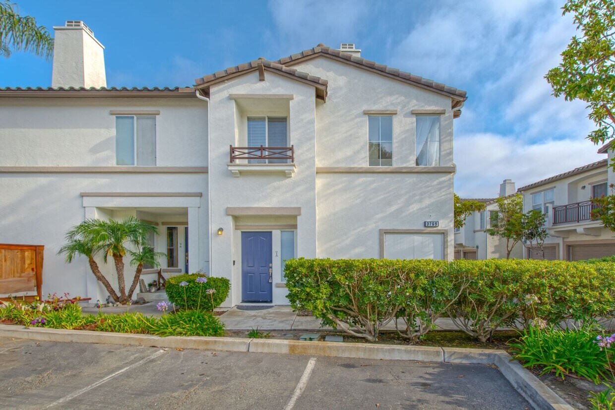 Primary Photo - Beautiful 2 Bed/2 Bath Townhome in Pelagos...