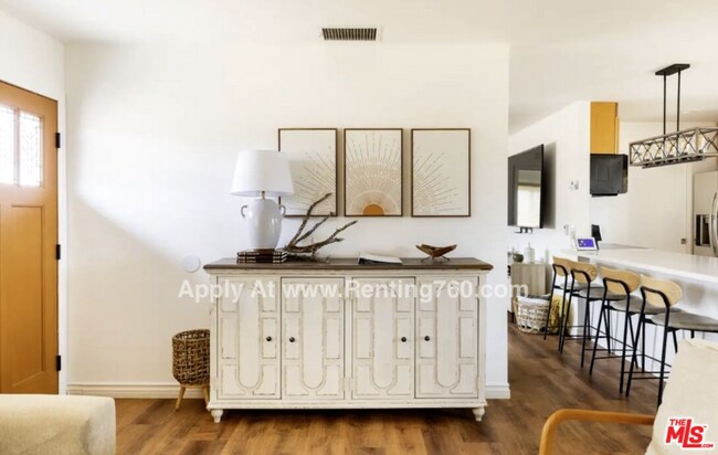 Foto del edificio - Updated 3 Bed 2 Bath Home on 2.5 Fenced In Acres with paid SOLAR PANELS!!