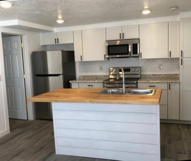 Building Photo - 116 W Salem Hills Dr