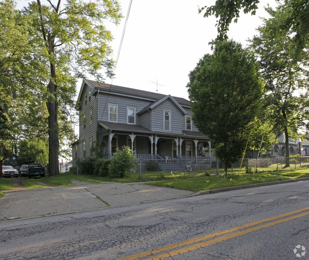262 W Riddle Ave, Ravenna, OH 44266 Apartments in Ravenna, OH