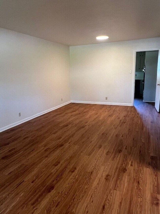 Building Photo - Quaint Home in North Denton -MUST SEE