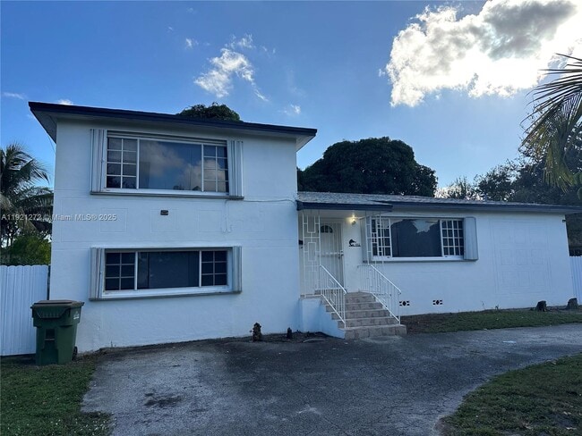 Foto del edificio - 102 NE 122nd St