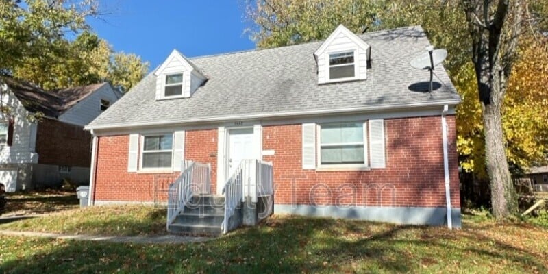 Primary Photo - 5568 Raceview Ave