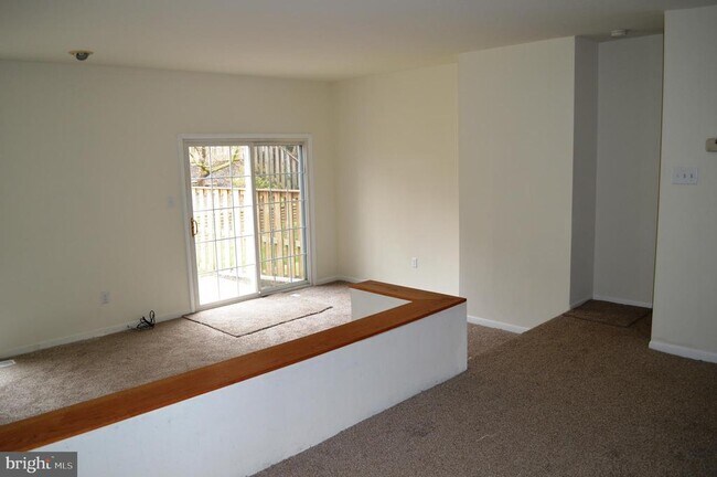 Building Photo - 14 Martine Ct