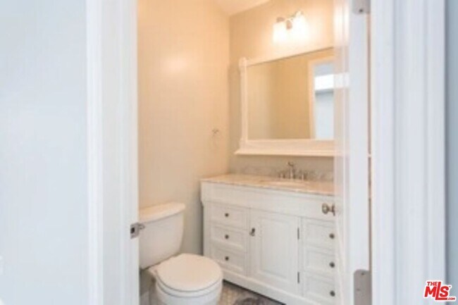 Building Photo - 7311 Gaviota Ave