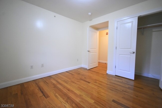 Foto del edificio - 232 Shephard Ave