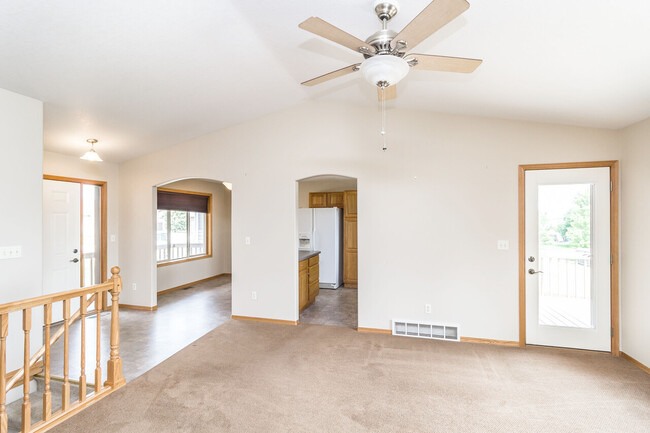 Building Photo - 808 S Whitewood Ave