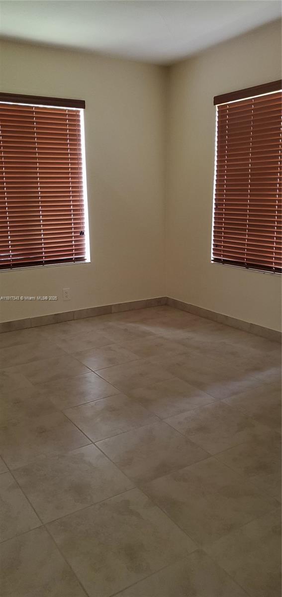 Foto del edificio - 1740 NE 148th St