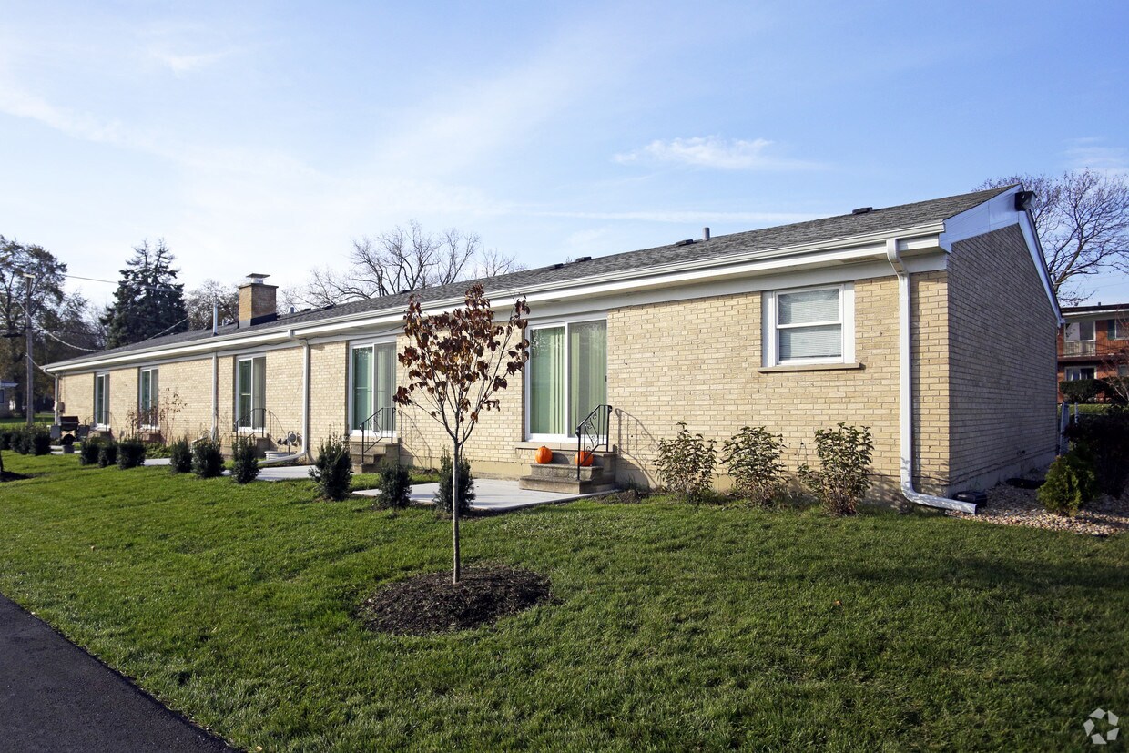 Foto del edificio - 338 W Division St