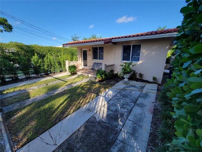 Building Photo - 2739 SW 34th Ave