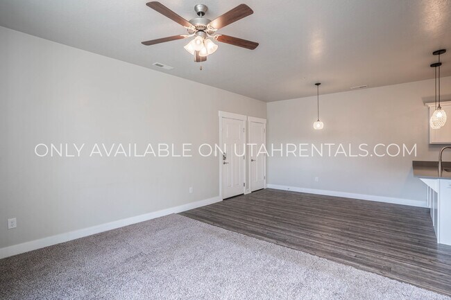 Foto del edificio - 71 W Silver Springs Dr
