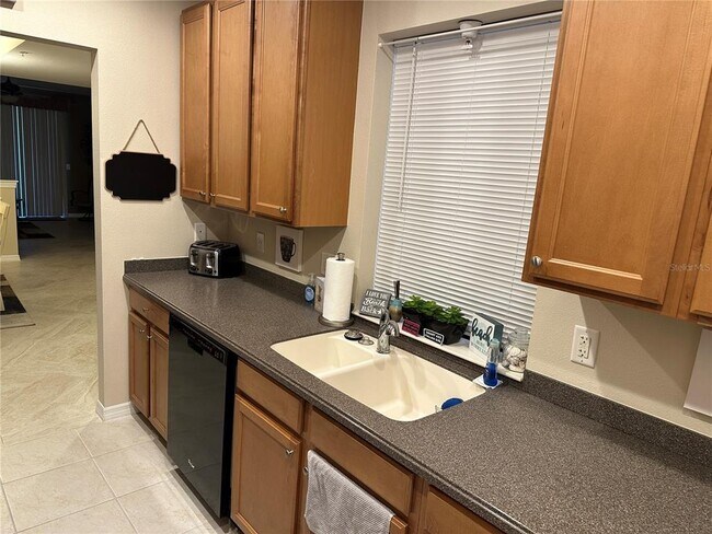 Foto del edificio - 4241 Overture Cir