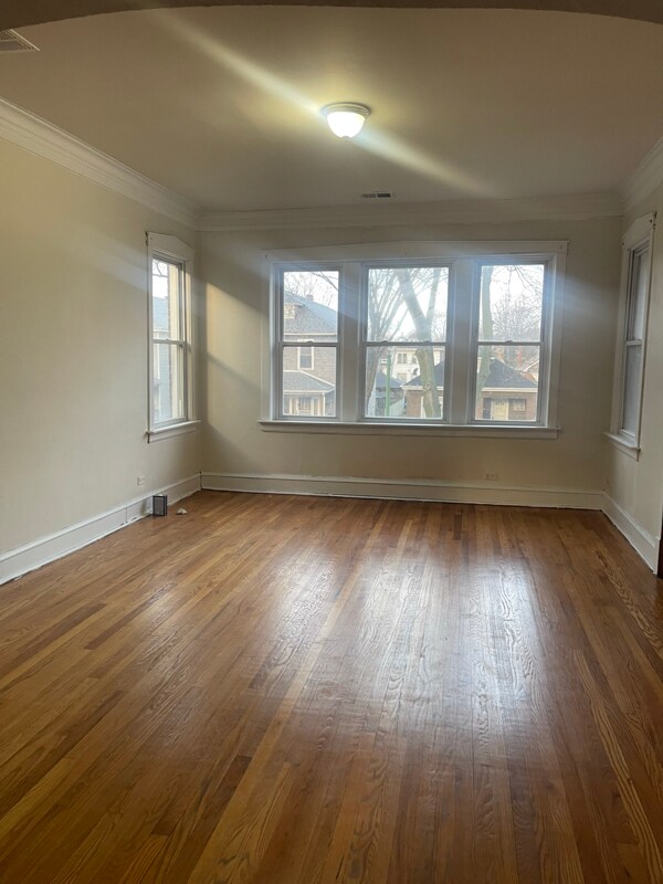 Foto del edificio - 8735 S Manistee Ave