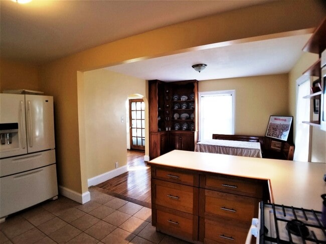 Building Photo - 27 Yasgur Rd