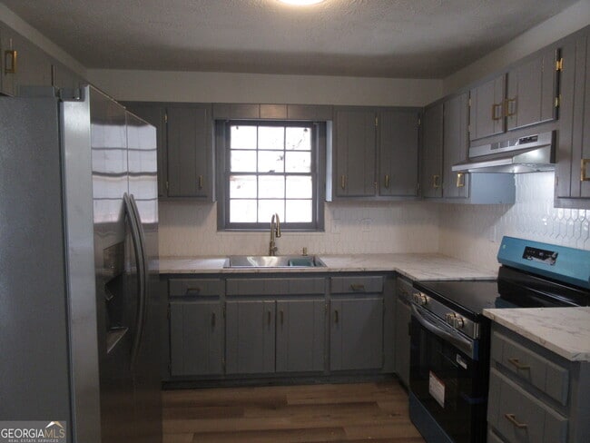 Foto del edificio - 613 Windsor Dr SE