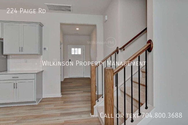 Foto del edificio - 224 Paige Rd