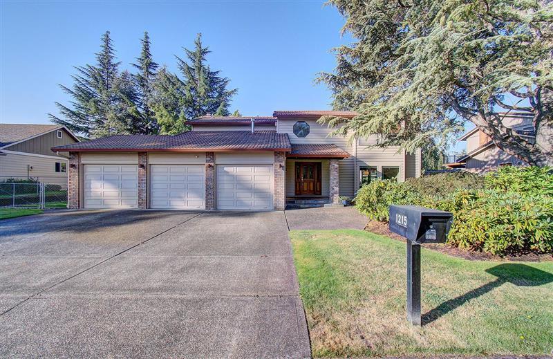 Primary Photo - Prestigious Lakeview Estates neighborhood ...