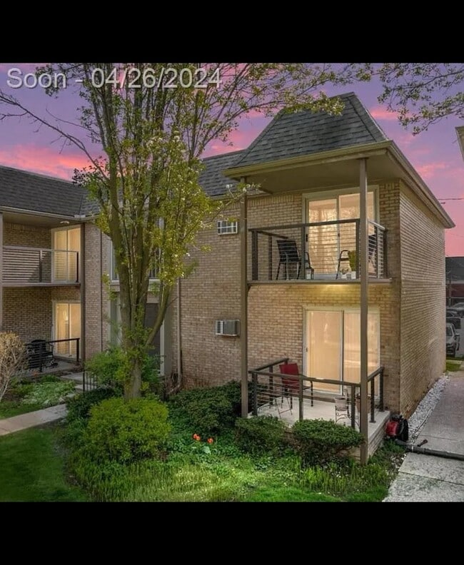 Building Photo - 1723 E 14 Mile Rd