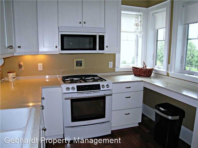 Building Photo - 2 br, 2.5 bath House - 27 Tyng St.
