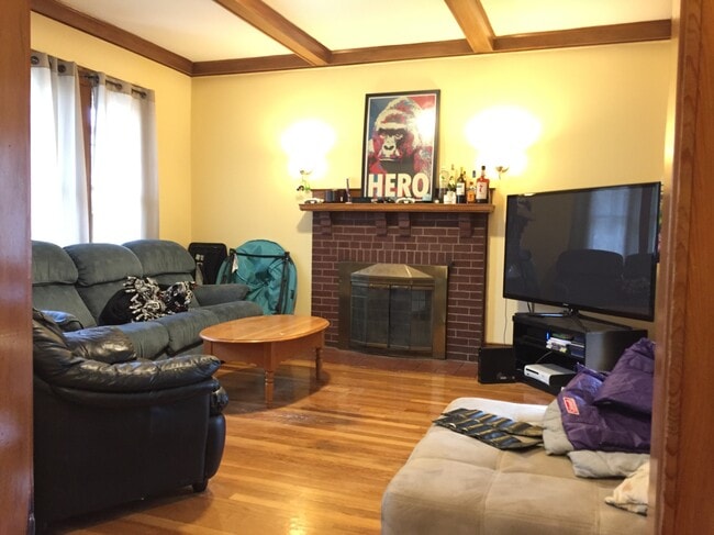 Building Photo - 74 Moraine St