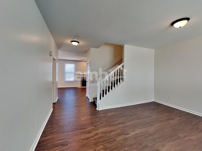 Foto del edificio - 206 Honey Locust Ln