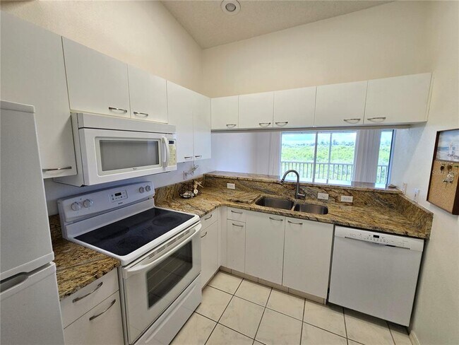 Building Photo - 3607 E Bay Dr