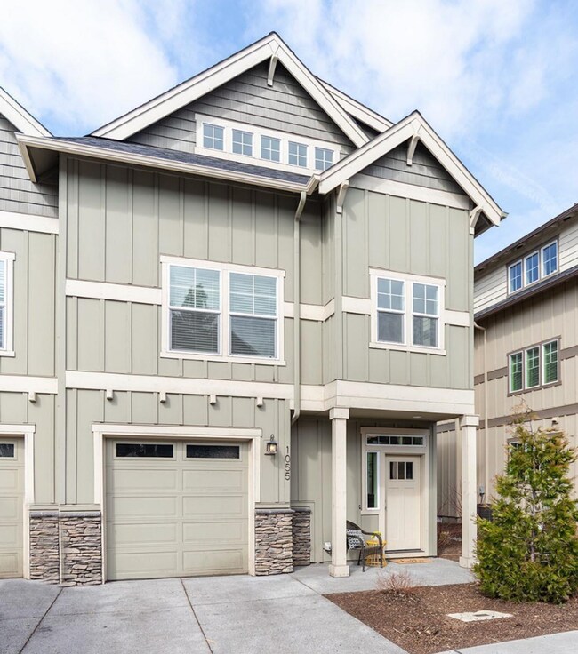 Building Photo - Close proximity to Old Mill District and d...