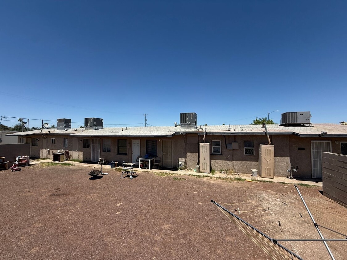 Building Photo - 2 Bedroom Fourplex on a Corner Lot with Large Yard