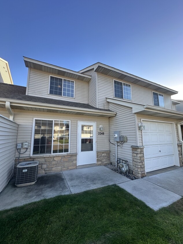 Foto principal - 2248 Affirmed Dr