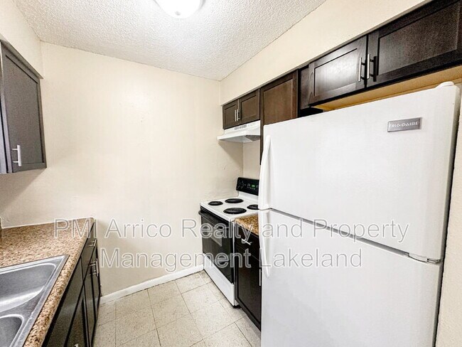 Foto del edificio - 3212 Crystal Hills Loop S