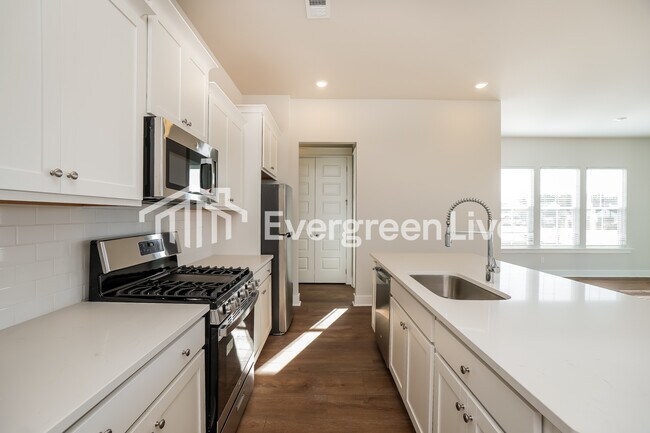 Building Photo - 131 Bloomsbury St