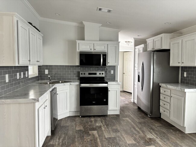 Building Photo - 27 Nyborg Ave