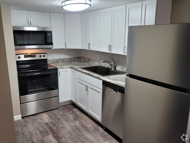 110 W Main St