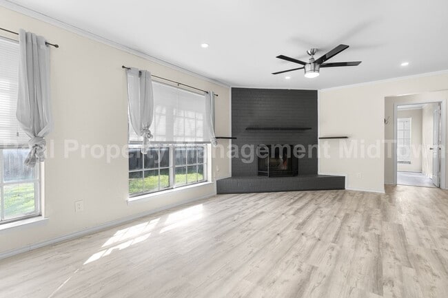 Building Photo - 2207 Roman Ct