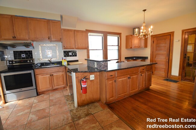 Foto del edificio - 305 Central Avenue Apt #House, Newton, MA ...