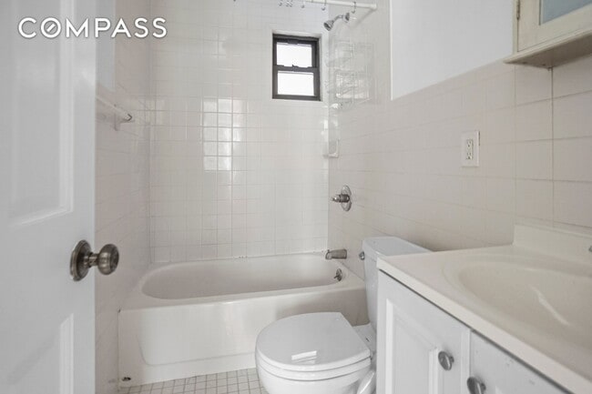 Building Photo - 270 E 78th St