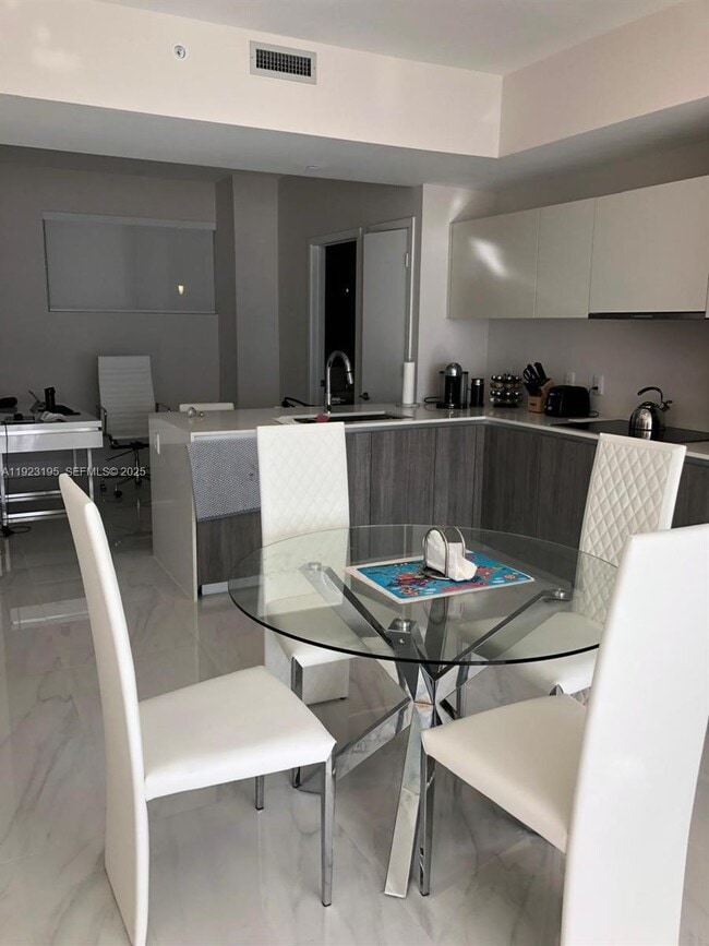 Foto del edificio - 2900 NE 7th Ave