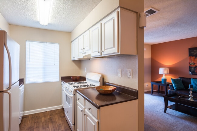 Building Photo - Dunwoody Pointe