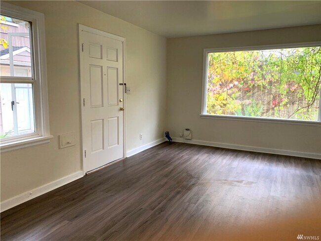 Foto del edificio - 3414 34th Ave W