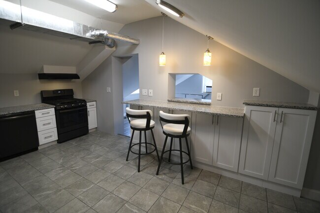 Kitchen/Bar - 309 Old York Rd