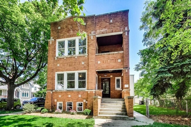 Building Photo - 3819 W Cornelia Ave
